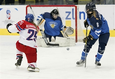 Finns win defensive battle